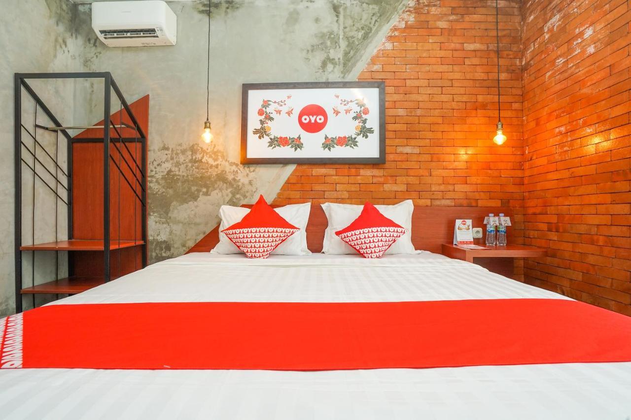 Oyo 316 Umada Beds And Lounge Syariah Ξενοδοχείο Σουραμπάγια Εξωτερικό φωτογραφία